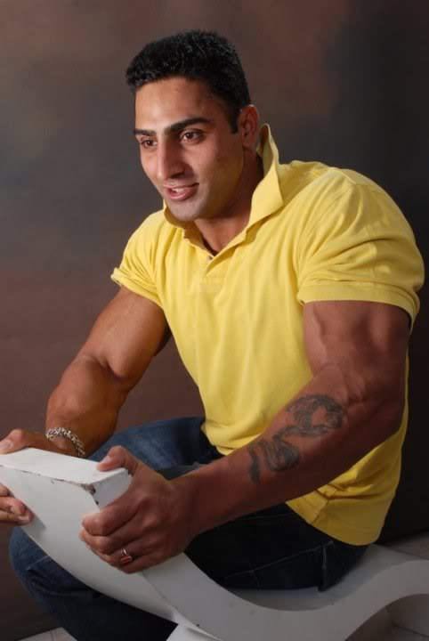 Varinder Singh Wearing Yellow Tshirt