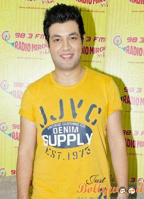 Varun Sharma Wearing Yellow Tshirt