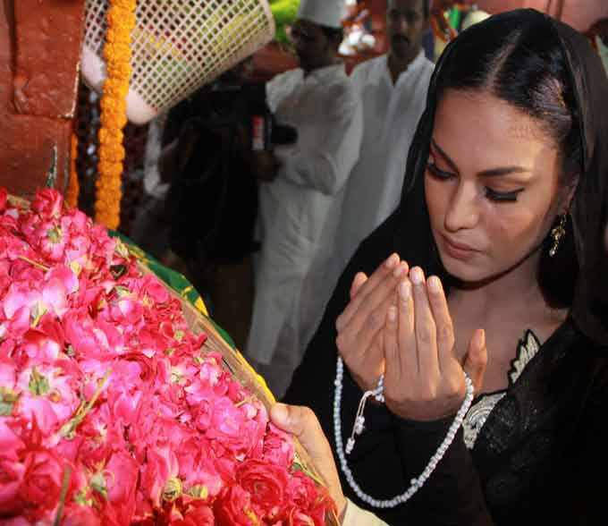 Veena Malik At Hazrat Nizamuddin