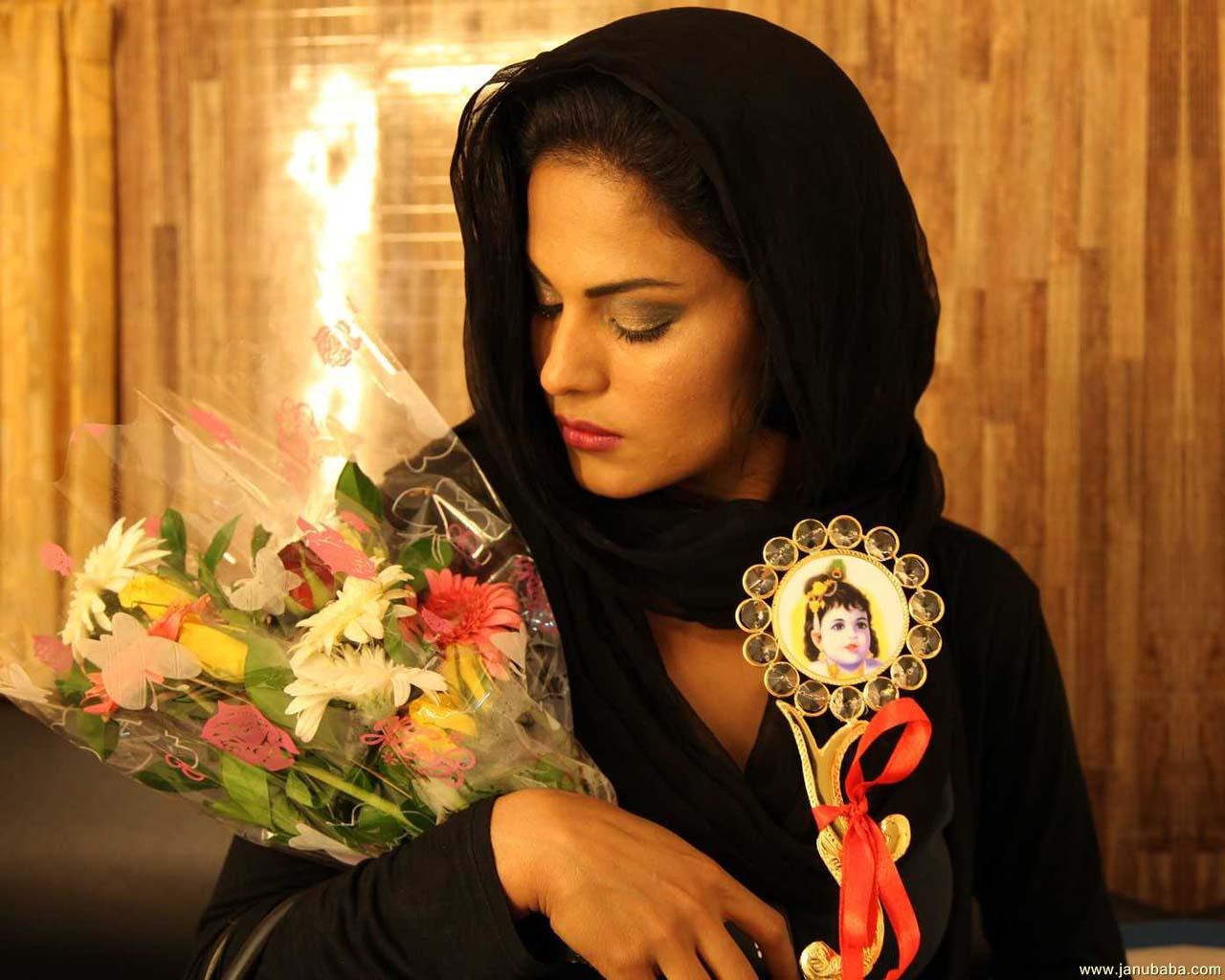 Veena Malik Holding Bouquet