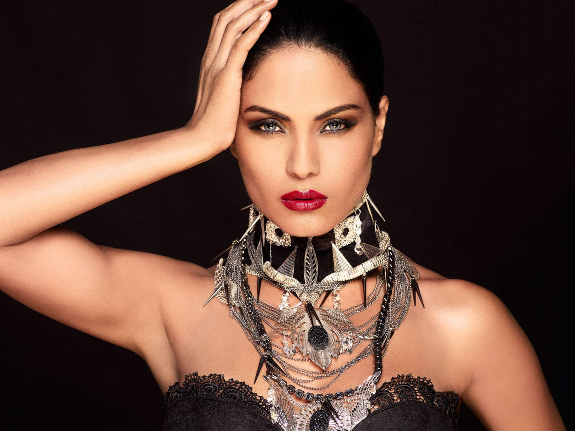 Veena Malik Looking Sensational
