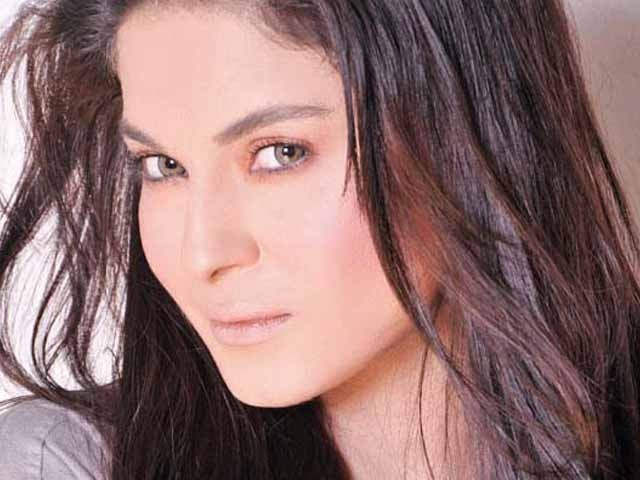 Veena Malik Looking Sensual