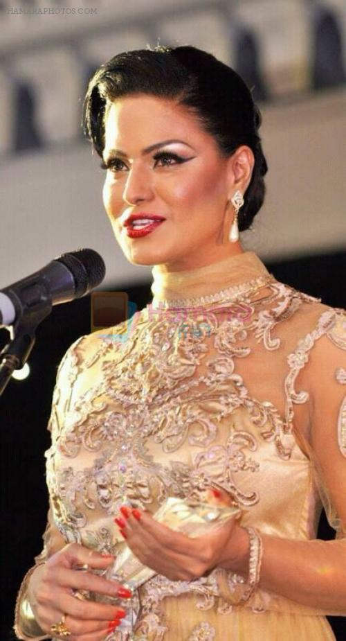 Veena Malik On Mic