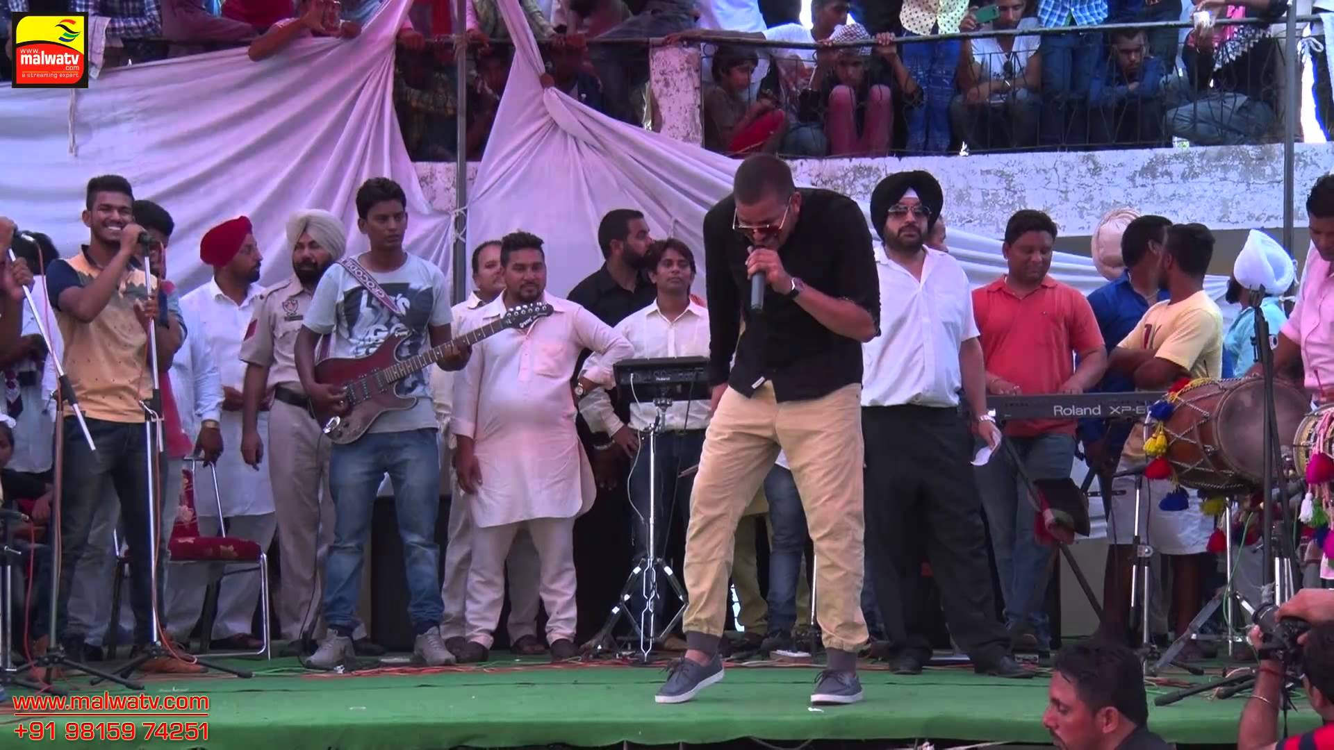 Veet Baljit Performing On Stage