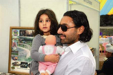 Vikram Chatwal With His Daughter