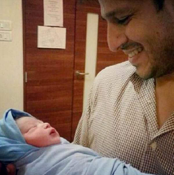 Vivek Oberoi Holding His New Born Baby