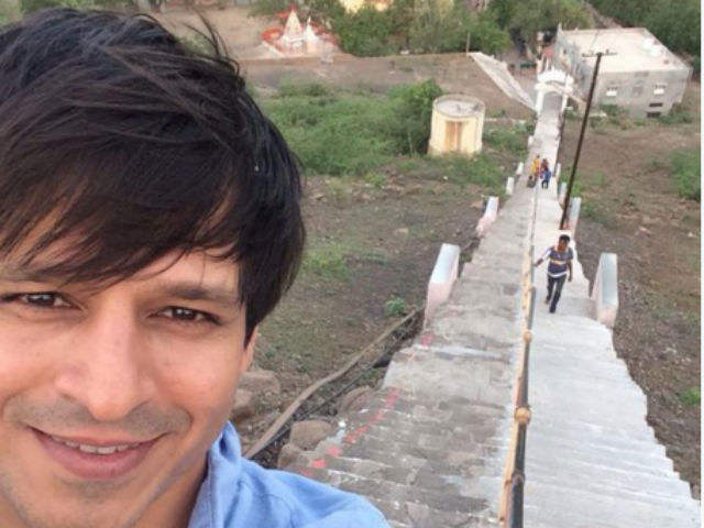 Vivek Oberoi Taking His Selfie