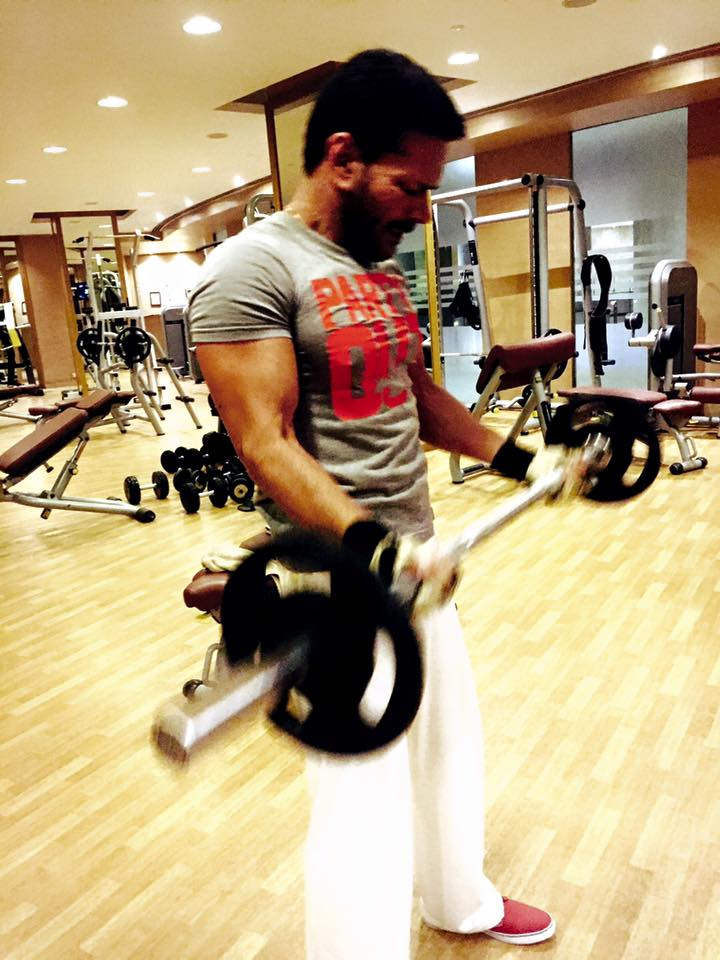 Yaad Grewal Doing Exercise At Gym