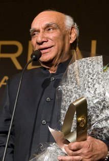 Yash Chopra Holding His Award