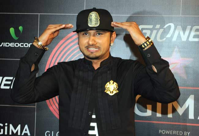 Honey Singh Doing Some Move