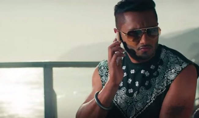 Honey Singh Listening Phone