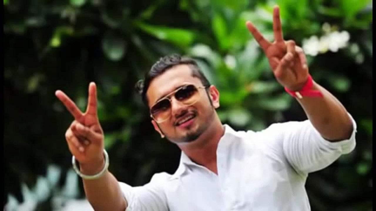 Honey Singh Making Victory Sign
