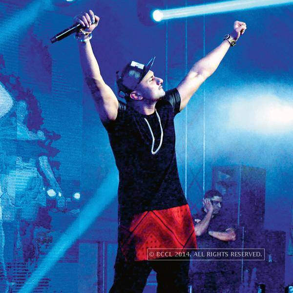 Honey Singh Raising His Hands