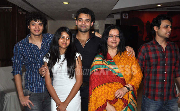 Yogeeta Bali With Her Sons And Daughter