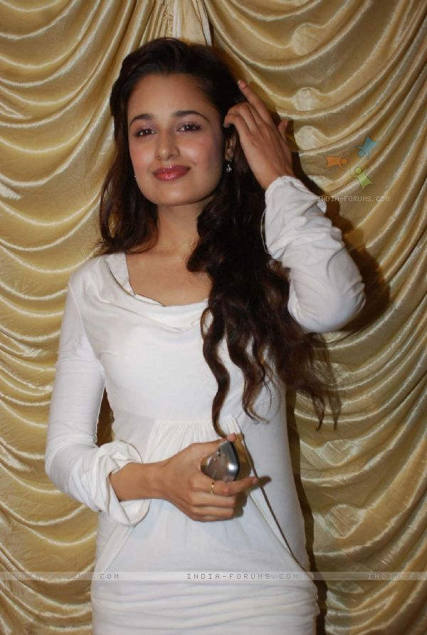 Yuvika Chaudhary Looking Sweet