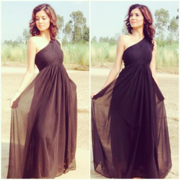 Aakanksha Sareen In Black Outfit-132
