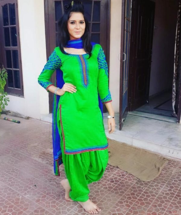 Aakanksha Sareen In Green Suit-286