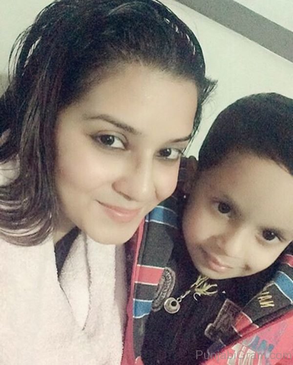 Aakanksha Sareen With Kid-289