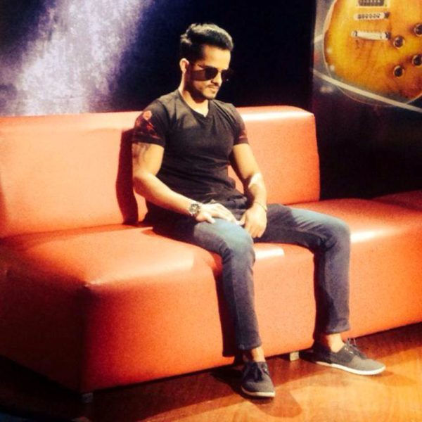 Aamir Khan Wearing Black T-Shirt-PG56