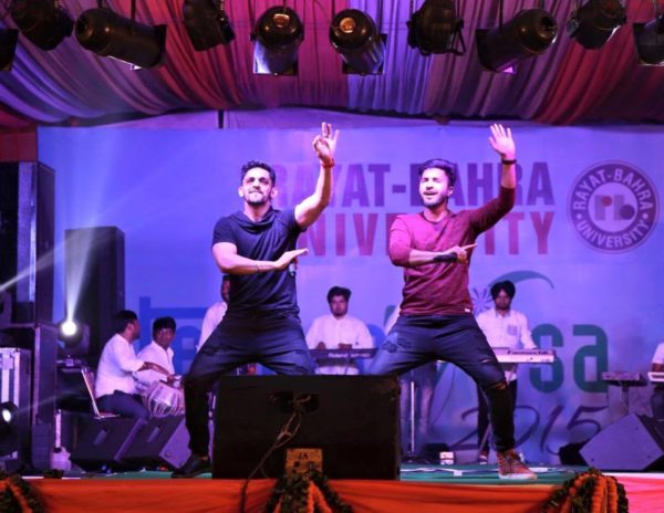 Babbal Rai During Stage Show In Rayat Bhra College