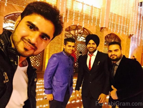 Balraj Singh Khehra Selfie With Friends -024