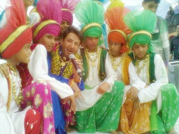 Gurdas Maan With Bhangra Kids