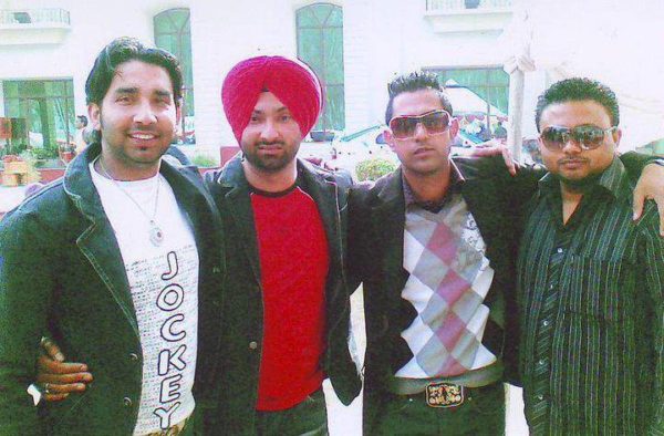 Gurkirpal Surapur With Gippy Grewal And Jeely Manjit Puri