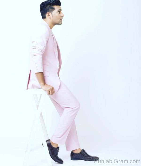 Guru Randhawa In Pink Clothes-361