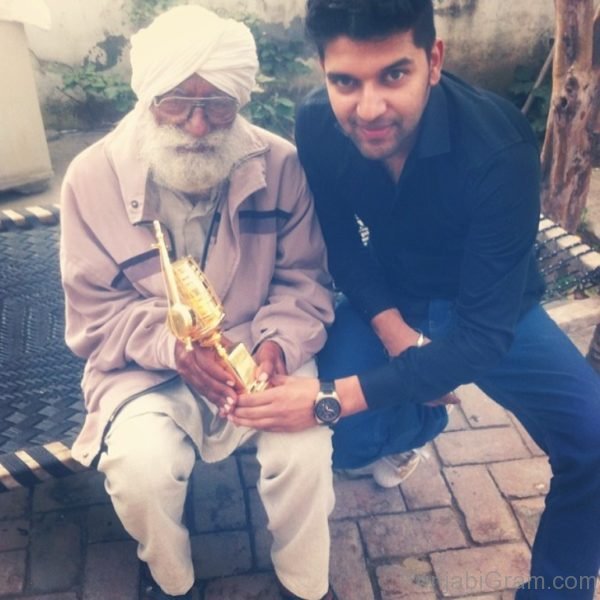 Guru Randhawa With Old Man-537