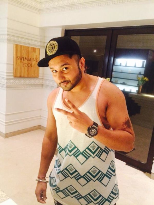 Honey Singh Giving Victory Sign