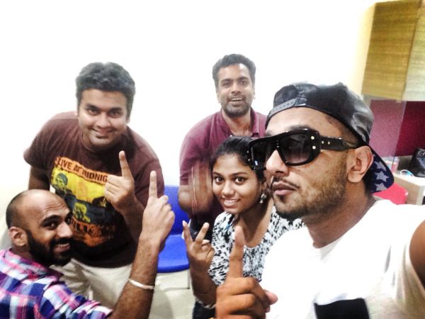 Honey Singh Taking Selfie With Fans