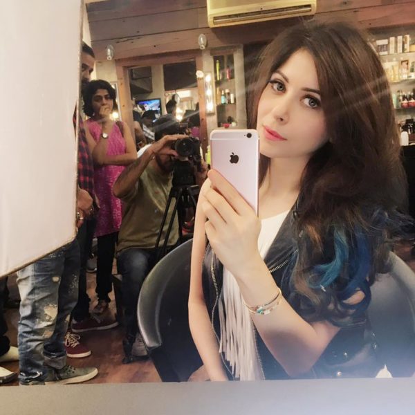 Kanika Kapoor Taking Selfie With Iphone