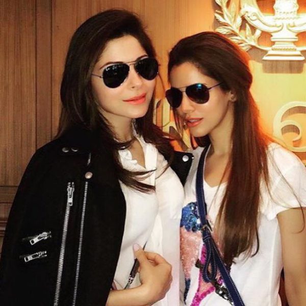 Kanika Kapoor Wearing Black Sunglasses