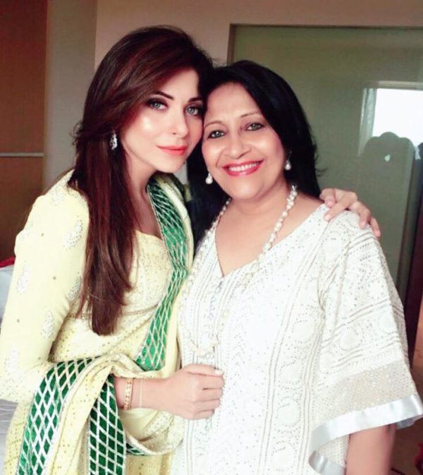 Kanika Kapoor With Mother