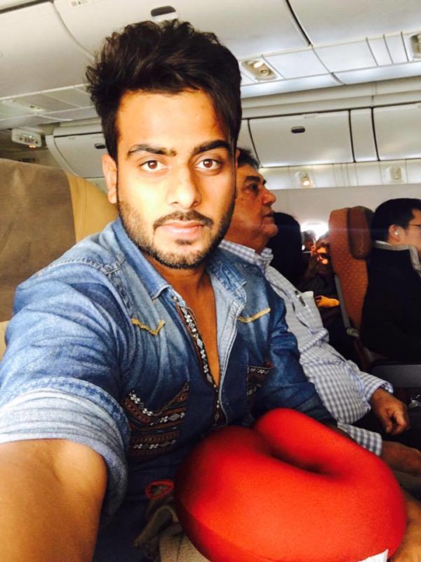 Mankirat Aulakh Taking Selfie At Plane