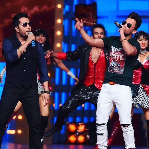 Milind Gaba Stage Performance With Mika Singh