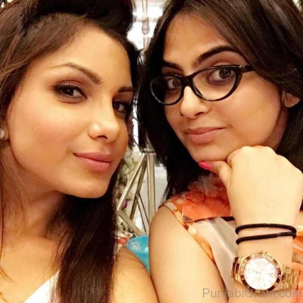Monica Gill Selfie With Girl-126