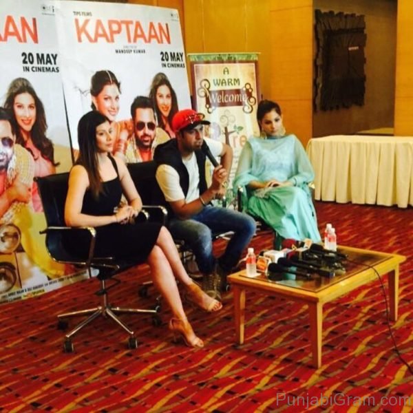 Monica Gill With Cast Of Kaptaan-190