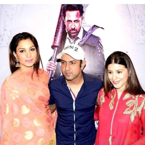 Monica Gill With Gippy-187