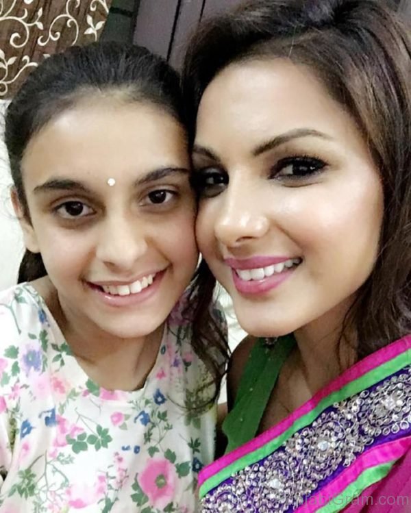 Monica Gill With Girl-115