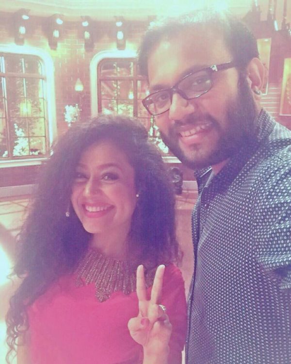 Neha Kakkar Selfie With Friend-108