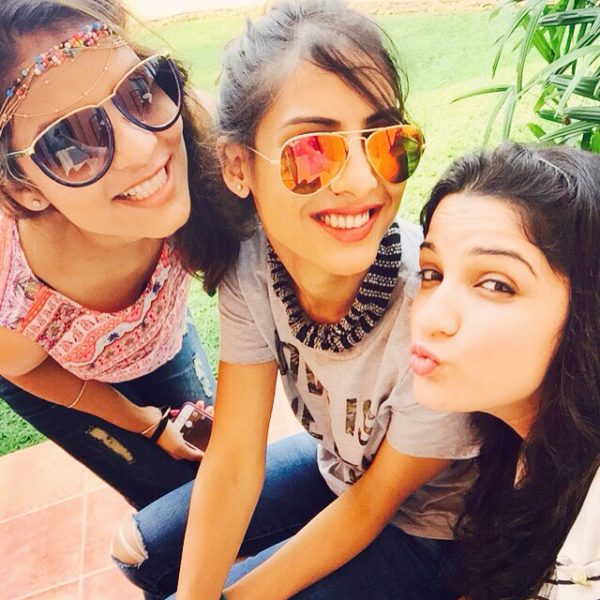 Pic Of Sheetal Thakur With Her Friends-090206