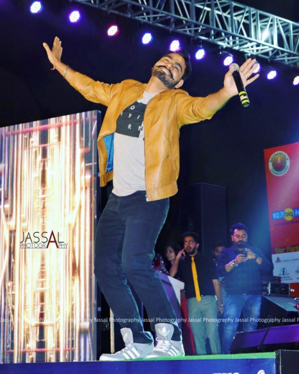 Prabh Gill Dancing During Stage Show
