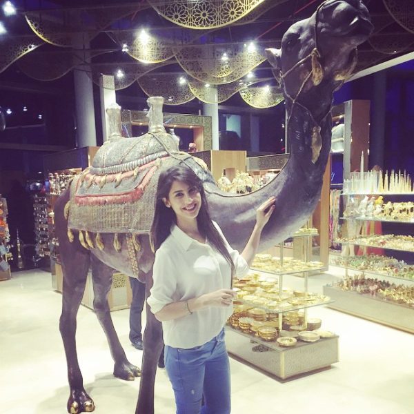Sheetal Thakur Standing With Camel Statue-090190