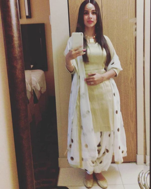 Sunanda Sharma Looking Glamrous In Salwar suit-283