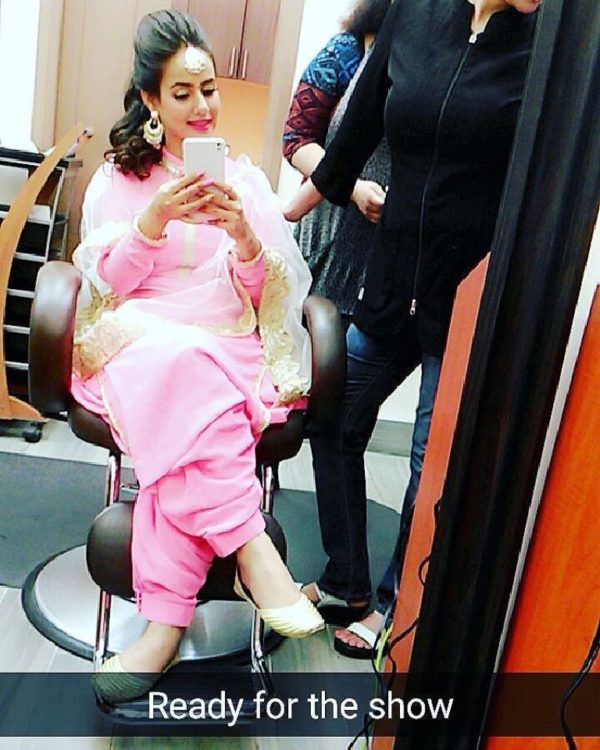 Sunanda Sharma Looking Very Sweet In Pink Salwar suit-268