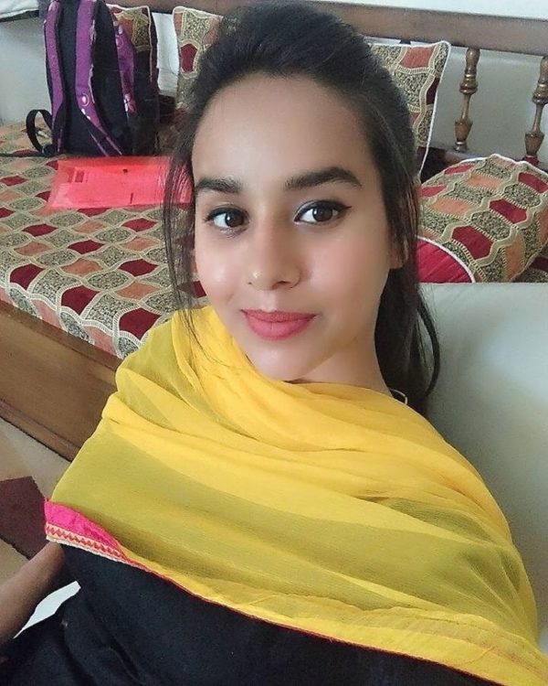 Sunanda Sharma Wearing Yellow Dupatta-291