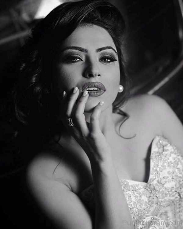 Black And White Image Of Simi Chahal -00111