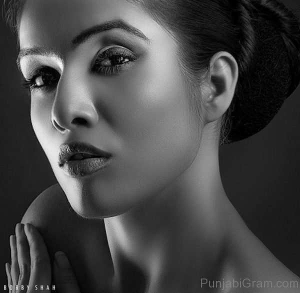 Black And White Pic Of Neha Malik-0548