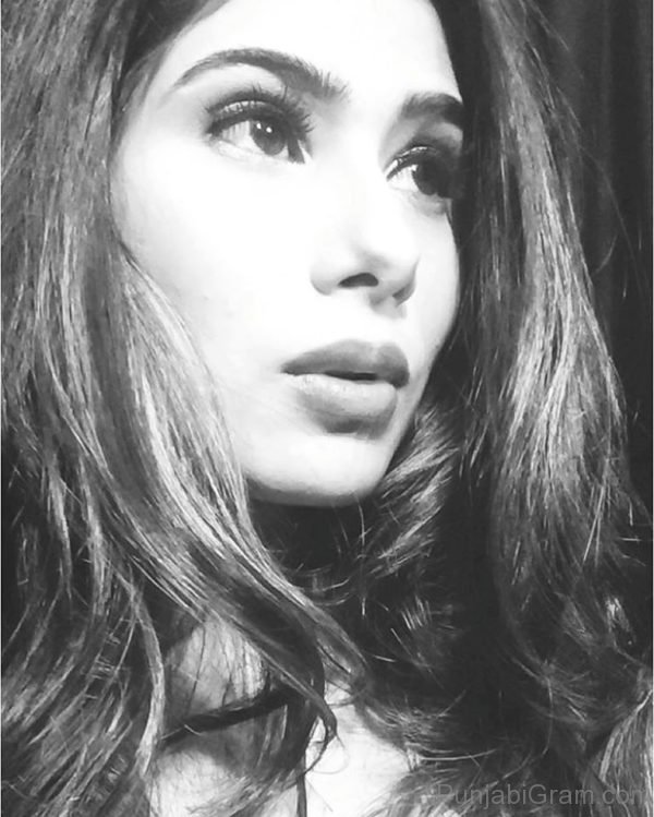 Black And White Pic Of Priyanka Solanki-062